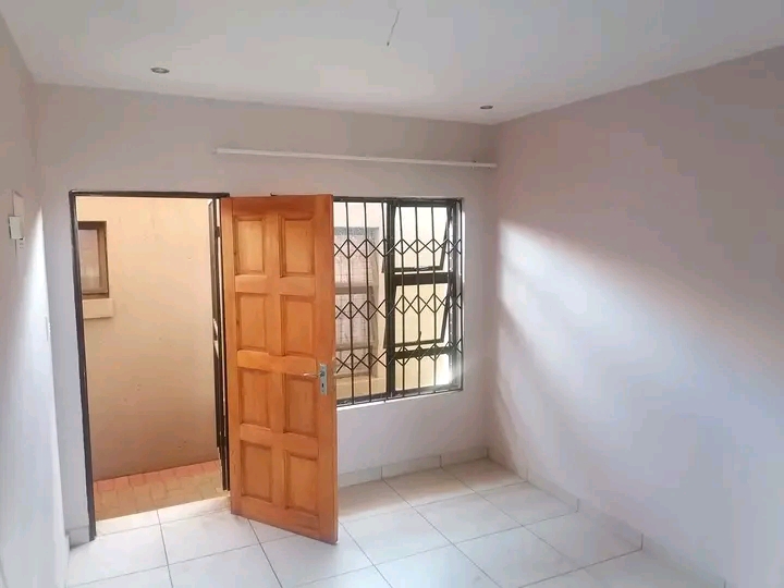 Maokeng section
barchelor available
-tiled   in Ebony Park