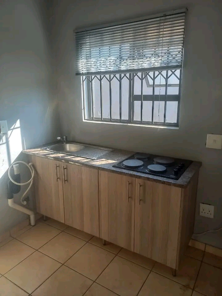 1 bedroom cottage to rent for r3500
deposit   in Norkem Park