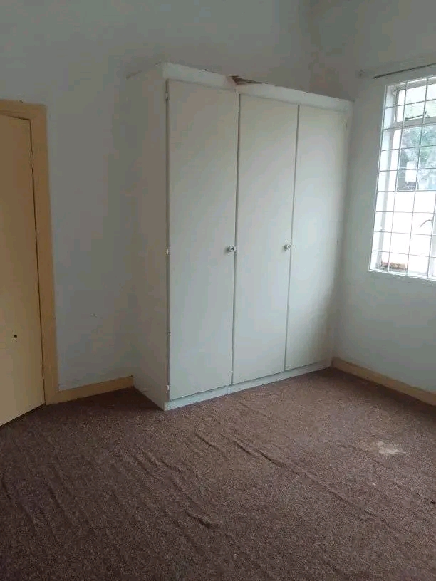 Room to rent inside
 the house available rig  in Turffontein