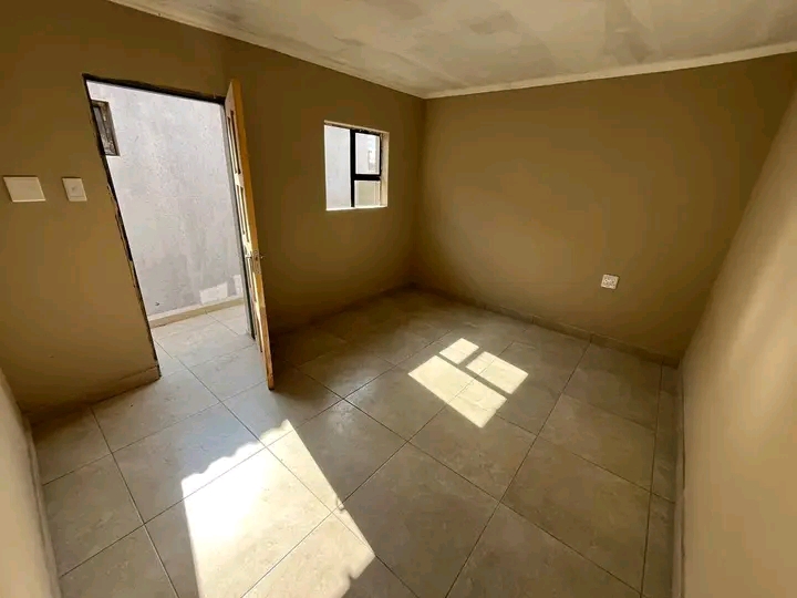 Room to rent available riverside
between sco  in Ivory Park