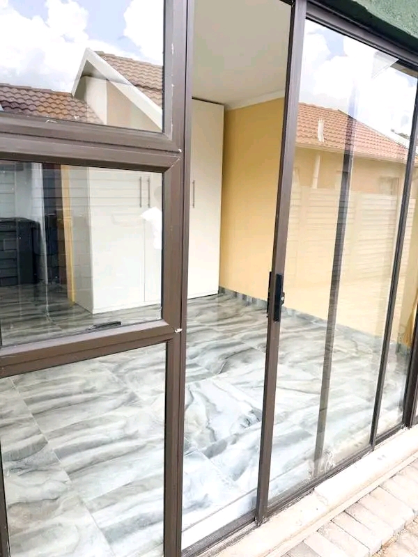 1 spacious  room 
built in wardrobe
lounge   in Sky City
