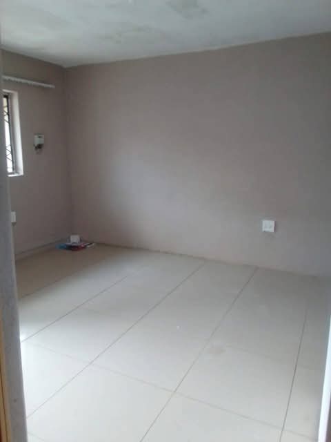 1 bedroom cottage in ext 5
free hot water 
  in Ebony Park