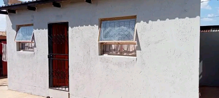 Room available at nellmapius ext 24
call 082  in Mamelodi