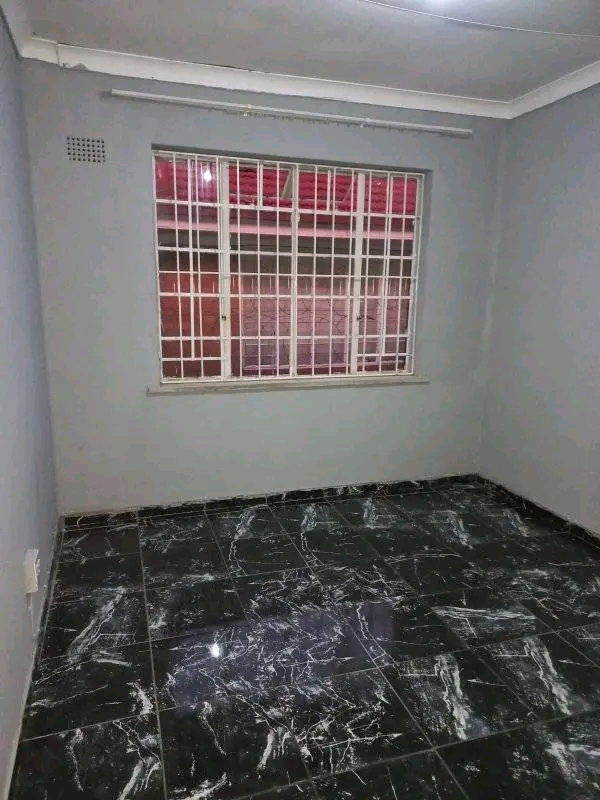 3 bedroom house with 2 bathroom house to let   in Kensington
