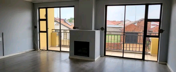 Double story rental. empty & available immedi  in Vosloorus