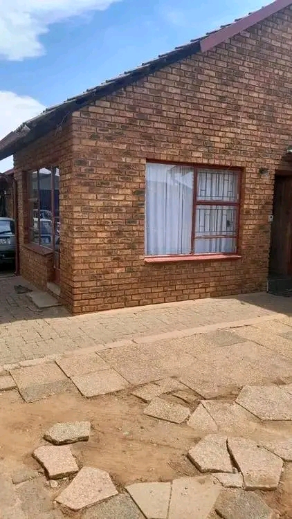Two bedroom house  available in roets drive a  in Vosloorus