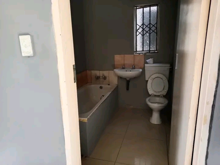 A spacious family house available to rent
re  in Windmill Park