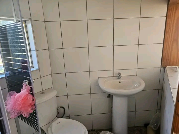 Bachelor cottage to rent r3800 per month 
av  in Norkem Park