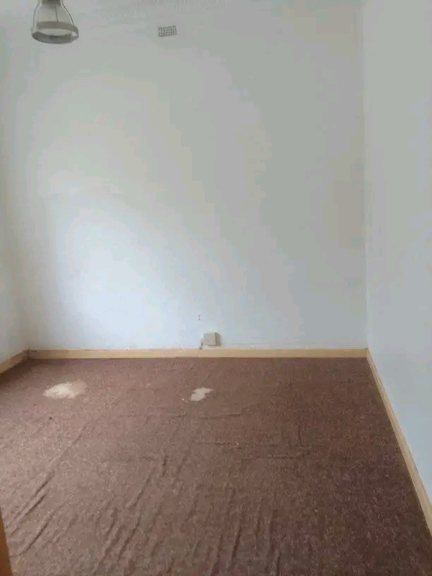 Room to rent inside
 the house available rig  in Turffontein