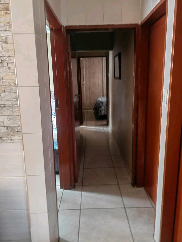 A beautiful three bedroom house in a well mai  in Norkem Park