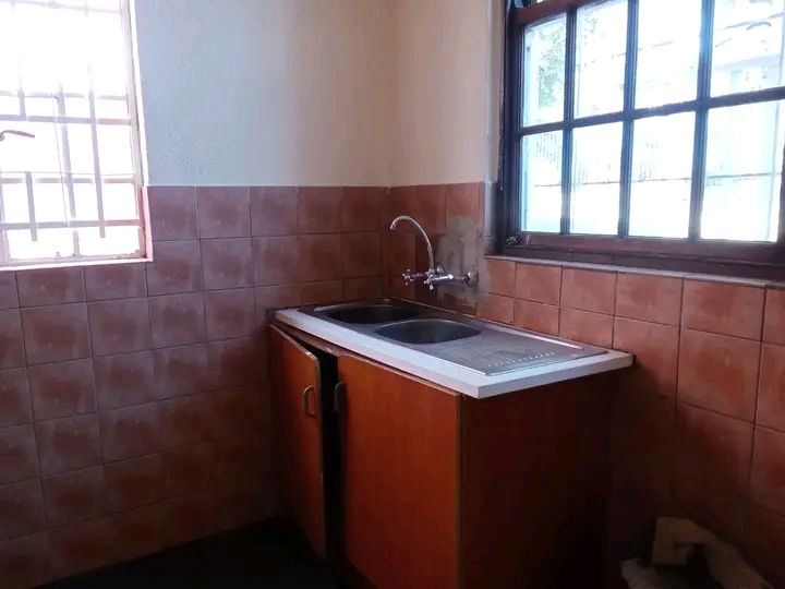 House to let next to troyeville primary schoo  in Troyeville