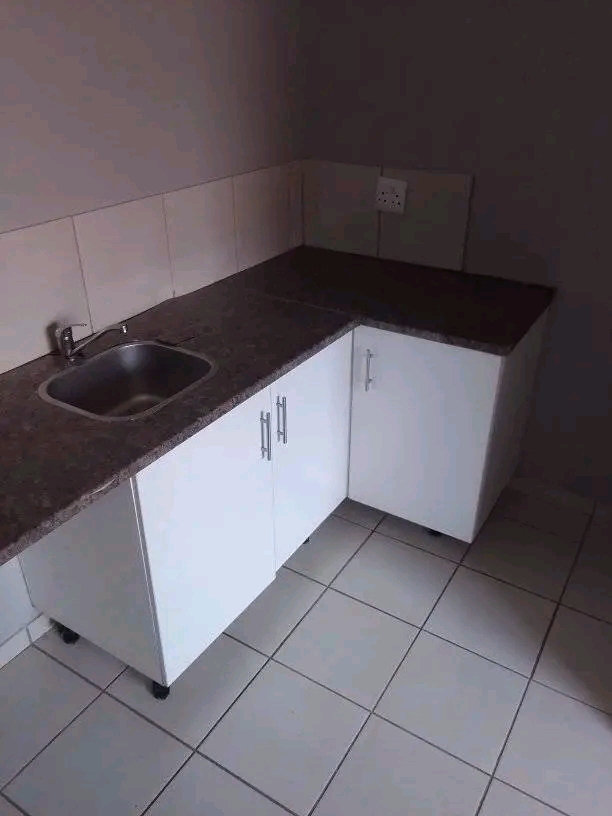 Bachelor s flats to rent in 130 hunter and be  in Yeoville
