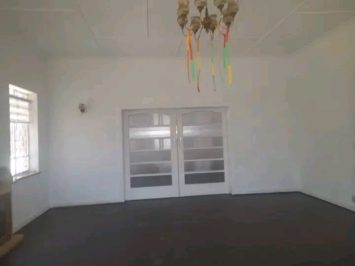 2 bedroom cottage house to let in queen stree  in Kensington
