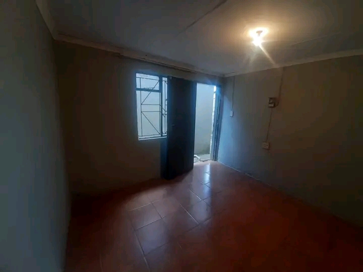 Ebony ext 2

1×2 standard rooms immediatel  in Ebony Park