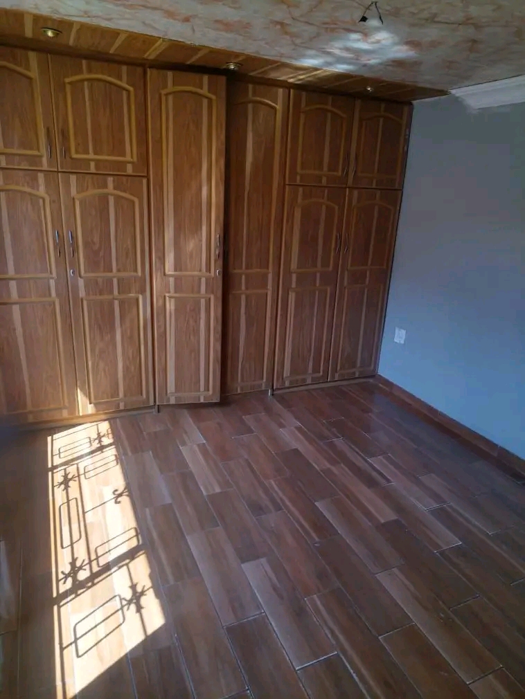 Property specifications
location ext 14

p  in Vosloorus