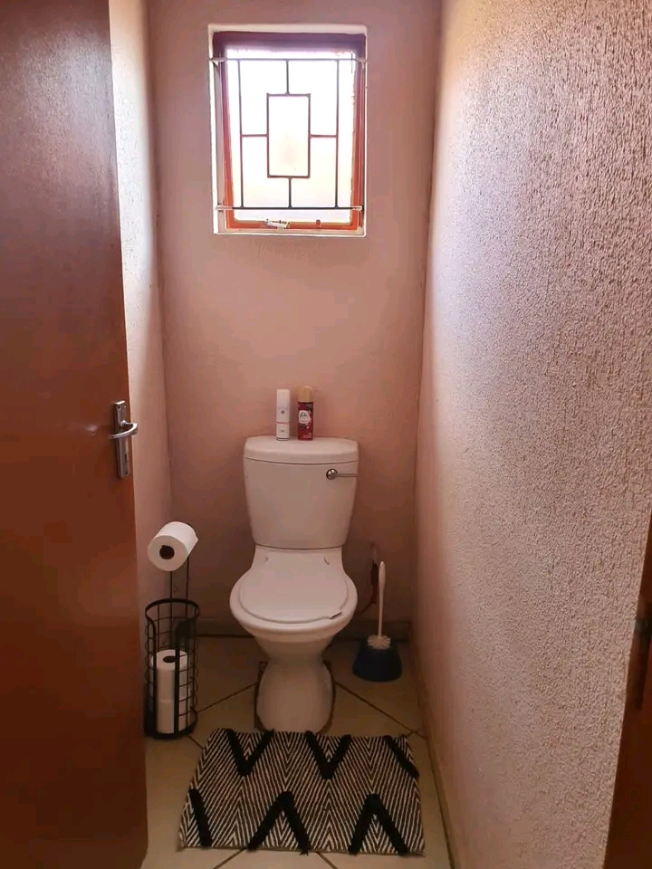 Area:ext 6 house for rental 
rent: r4500
de  in Vosloorus