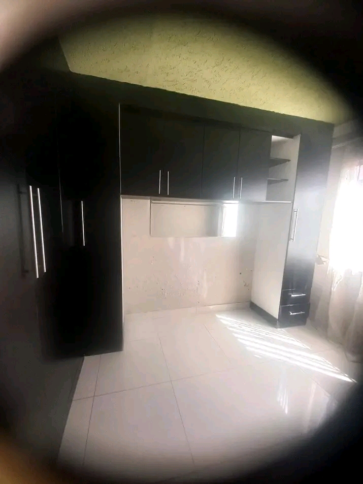 2 bedroom house for rental available in secur  in Kew