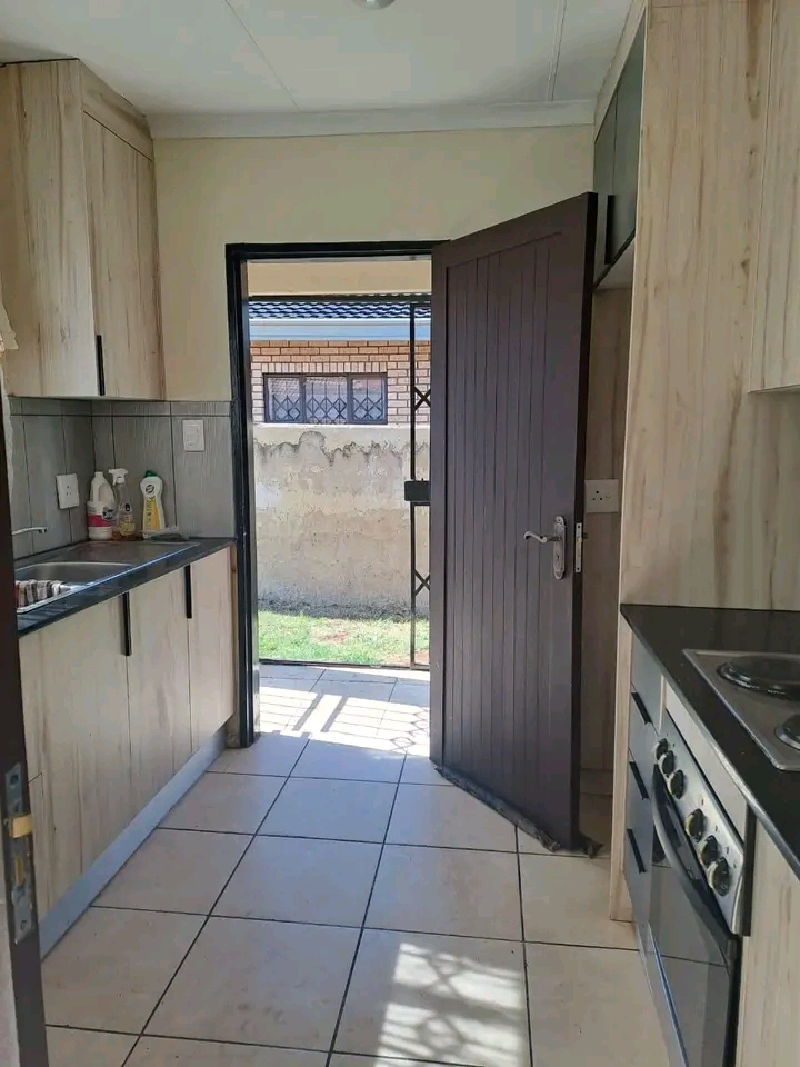 House available immediately to rent at paradi  in Vosloorus