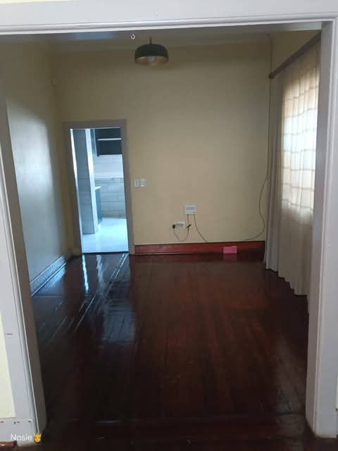 Beautiful 3 bedrooms house available for r10,  in Bezuidenhout Valley