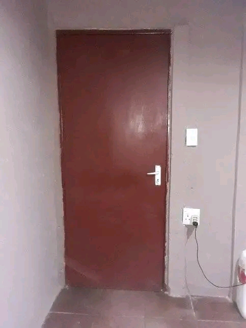 Ensuite double room ext2 upper side of sasol   in Braamfischer