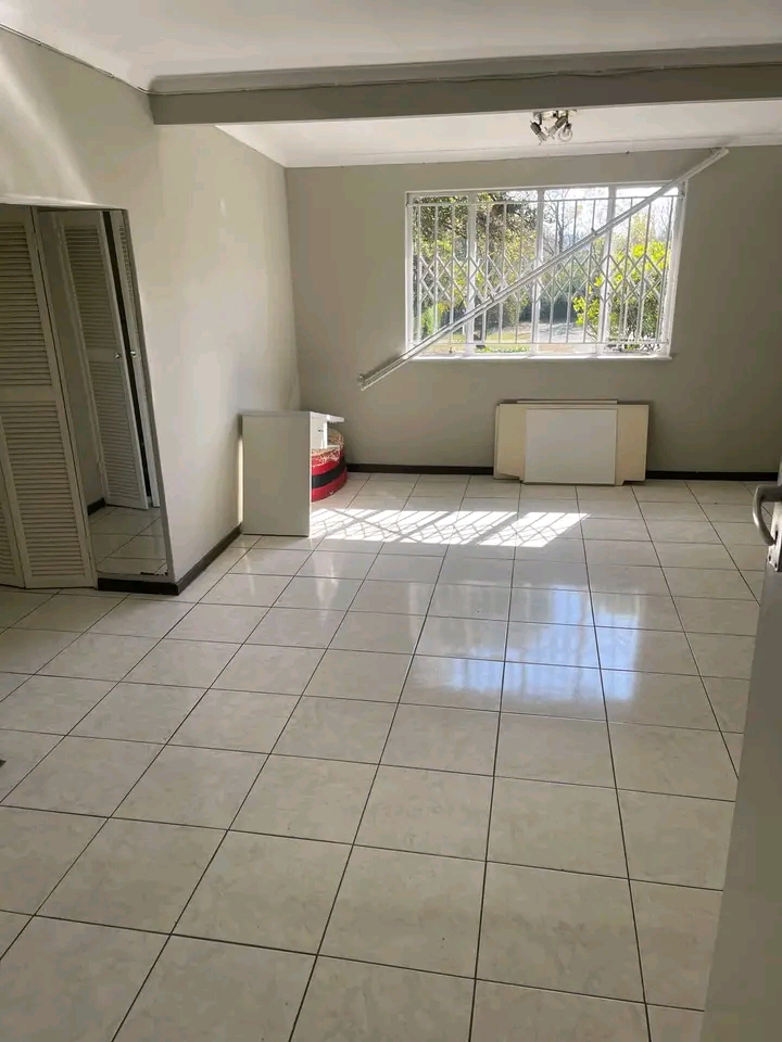 Big en-suite room with shower and bath and to  in Lyndhurst