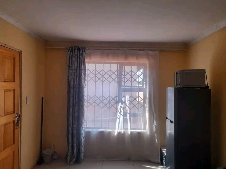🏡 en-suite room to rent in ext 28, soweto   in Protea Glen