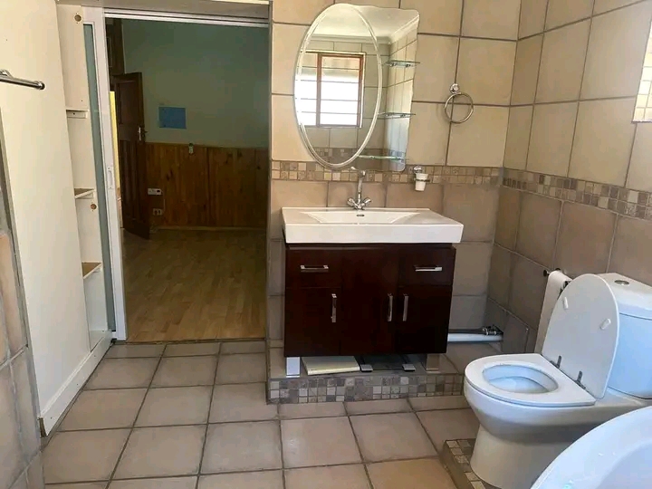 4 bedroom with 2 bathroom house to let in pro  in Kensington
