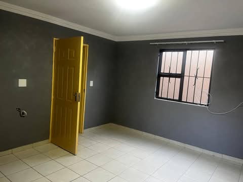 Ensuite available
not far from zondi clinic   in Zondi