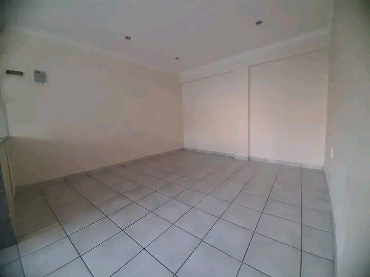 2 bedroom granny flat with open plan kitchen,  in Kempton Park