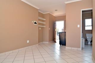 Lovely and spacious 2 bedroom 1-bathroom apar  in Protea Glen