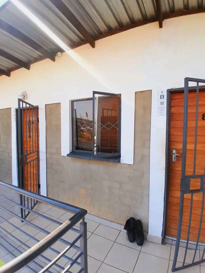 Looking for a room?....well  i got you,i have  in Ebony Park