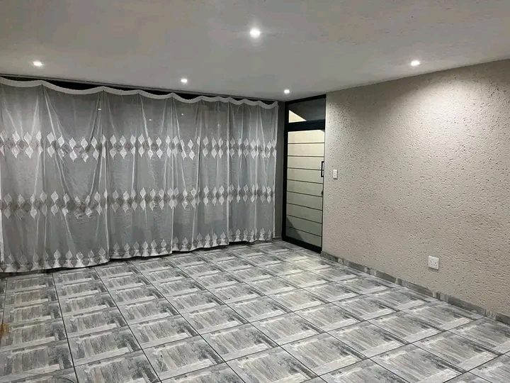 2 bedroom house to rent close to koma road 
  in Senaoane