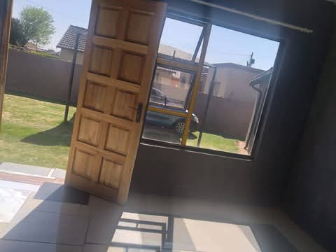 Room available at maokeng extention r1800. in  in Tembisa