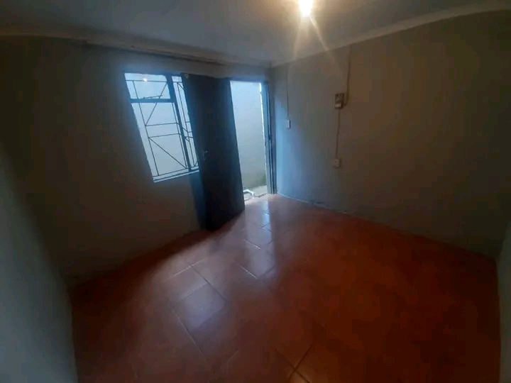 Ebony ext 2

1×2 standard rooms immediatel  in Ebony Park