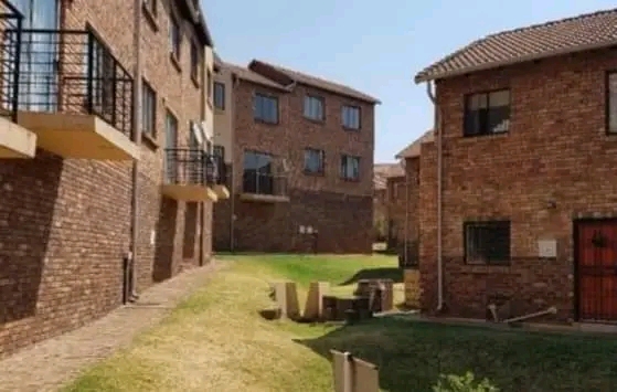 1 bedroom to rent in a 2 bedroom  flat  ..  h  in Midrand
