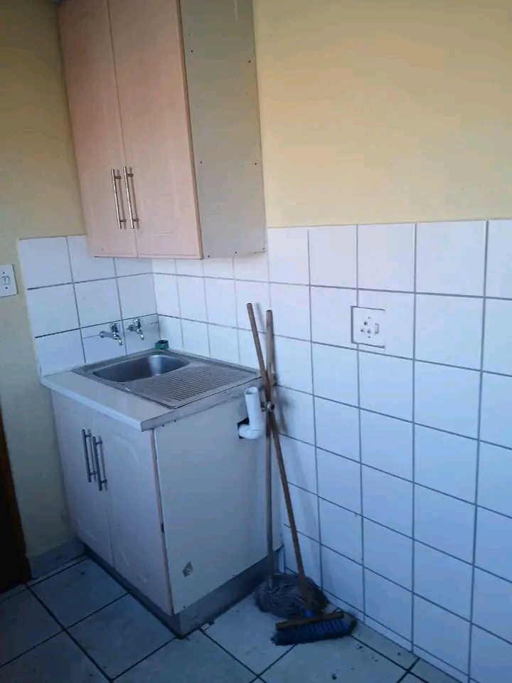2 bedroom house -with few outside rooms -to r  in Ebony Park