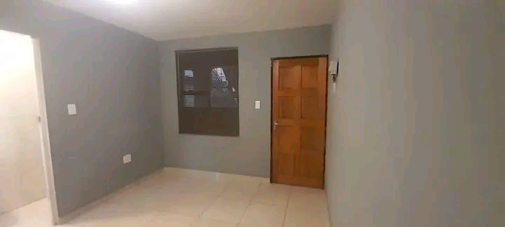 Ext31 
electricity prepaid 
r1650pm
r1650d  in Protea Glen