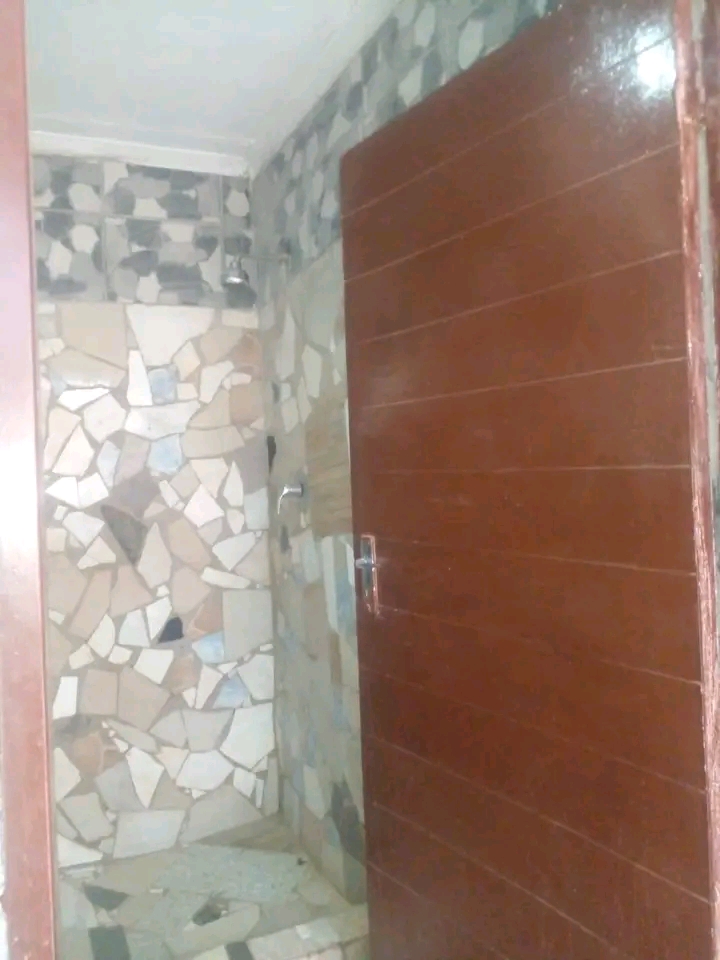 Room available tht u will be using shower �  in Bramfischerville