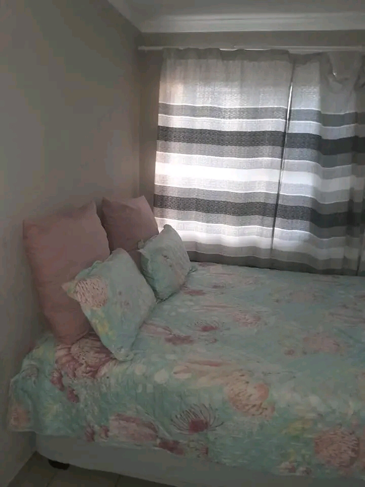 2 fitted bedroom cottage comes with fitted ki  in Norkem Park