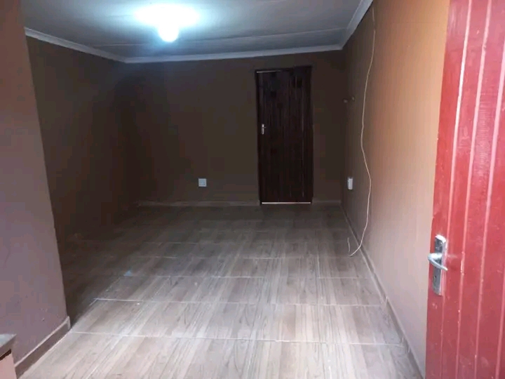 Neat and spacious one bedroom cottage availab  in The Hill