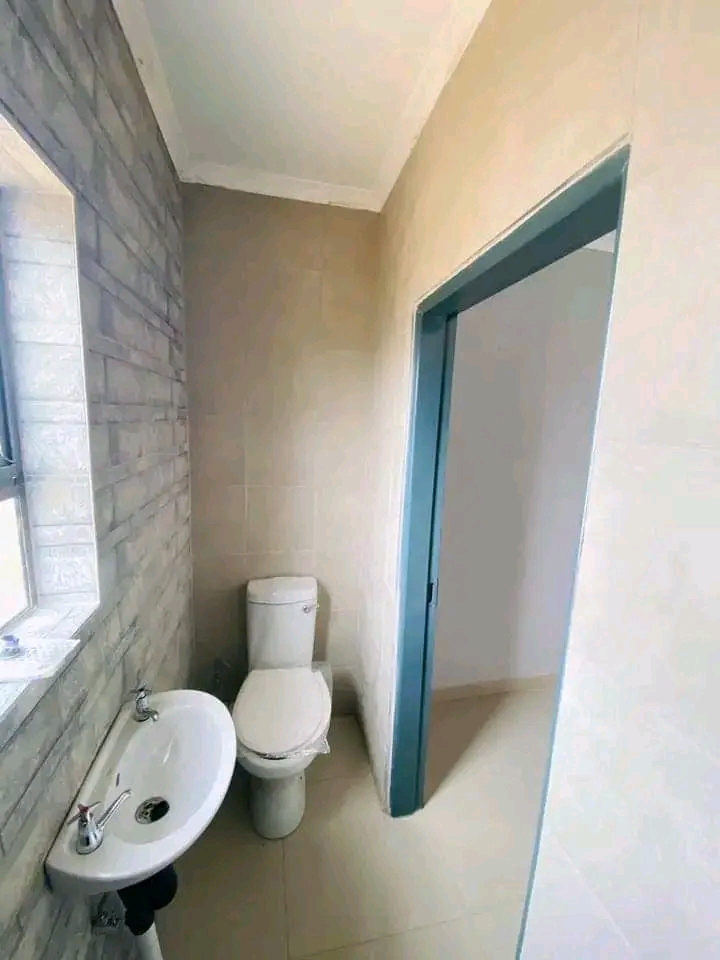 1 bedroom cottage to rent for r4500
deposit   in Norkem Park