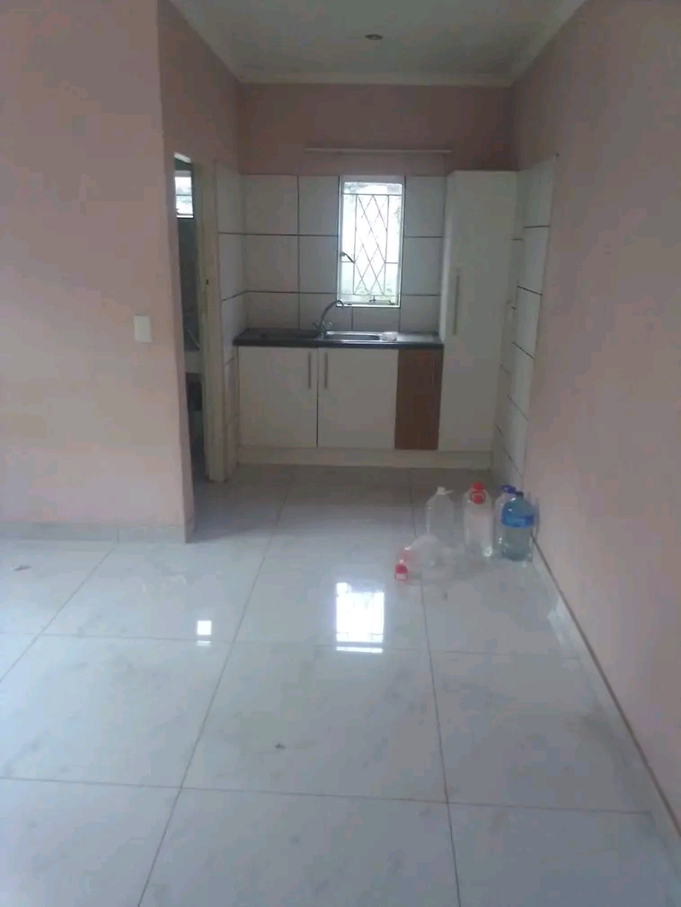 Spacious bachelor apartment for rent – st a  in Malvern