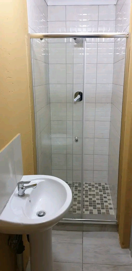 Cottage available for rent in ext 29.

* ow  in Protea Glen