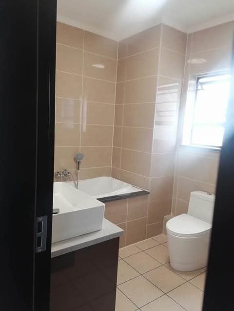 3 bed apartment 
available now
a spacious d  in Blue Hills