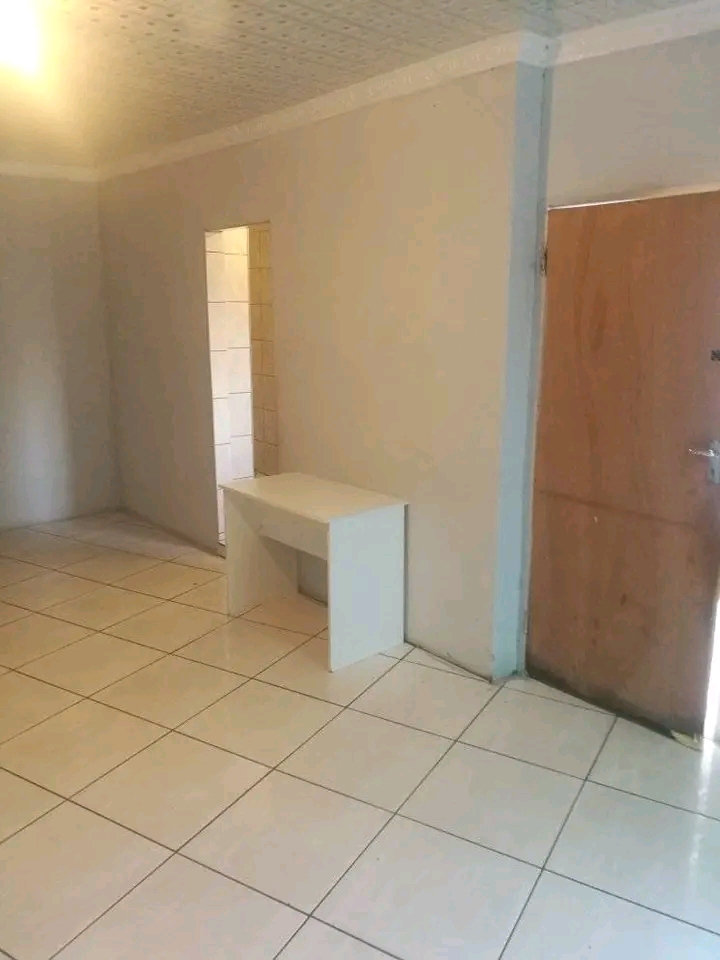 Big ensuite available immediately in zone 5 n  in Meadowlands
