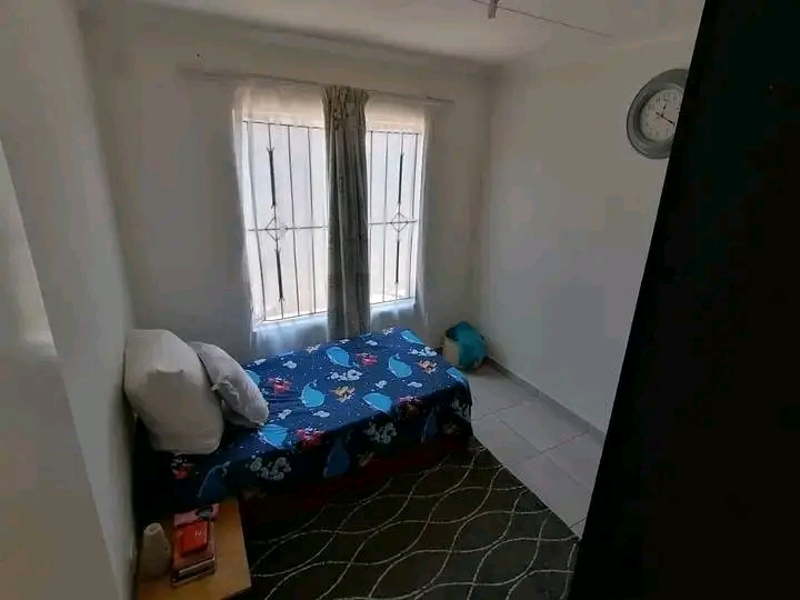 2 bedroom house -with few outside rooms -to r  in Allandale