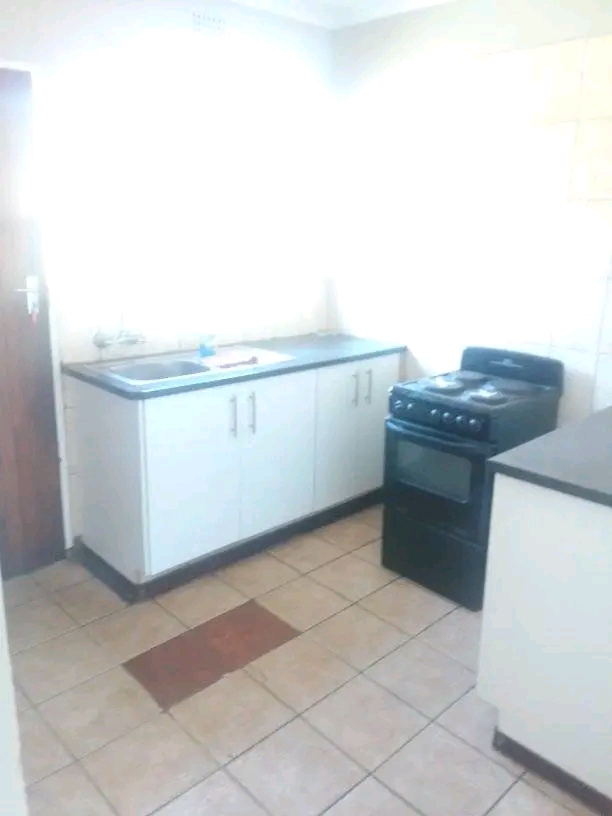 2 bedroom house -with 2 outside rooms -to ren  in Allandale