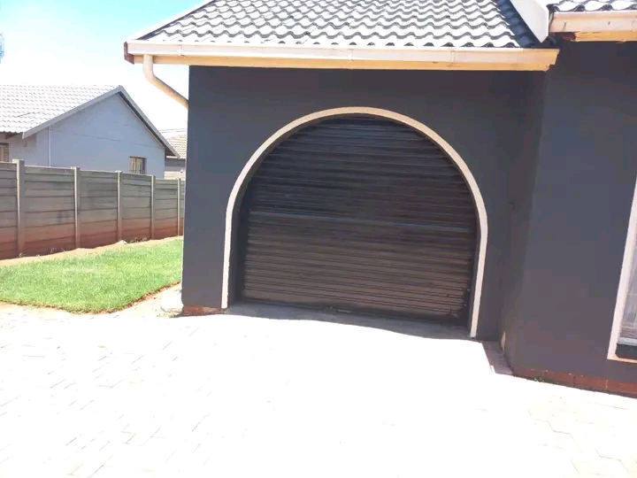 House to rent, available immediately

are:   in Vosloorus