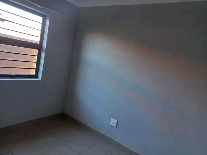 2 beds house for rental with two outside room  in Protea Glen