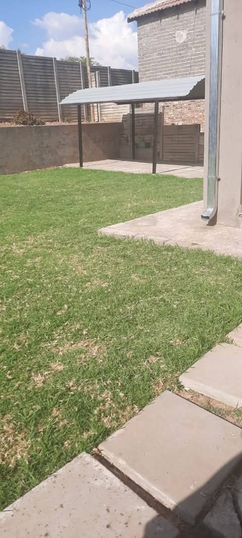 3 bedroom house for sale in ext 36 inside a b  in Olievenhoutbosch
